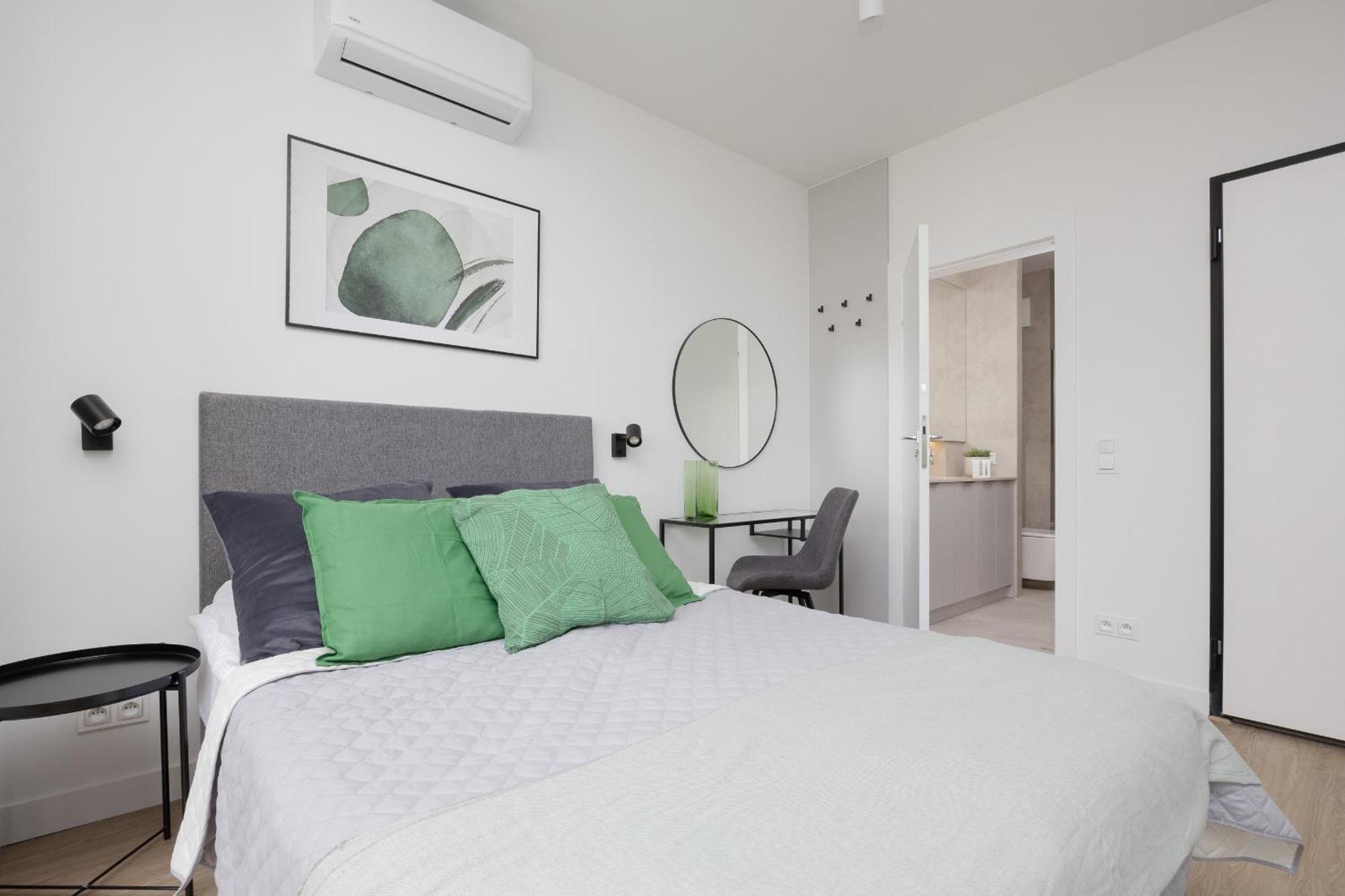 Exclusive And Modern In With Air Conditioning And Desk By Renters Prestige Appartement *