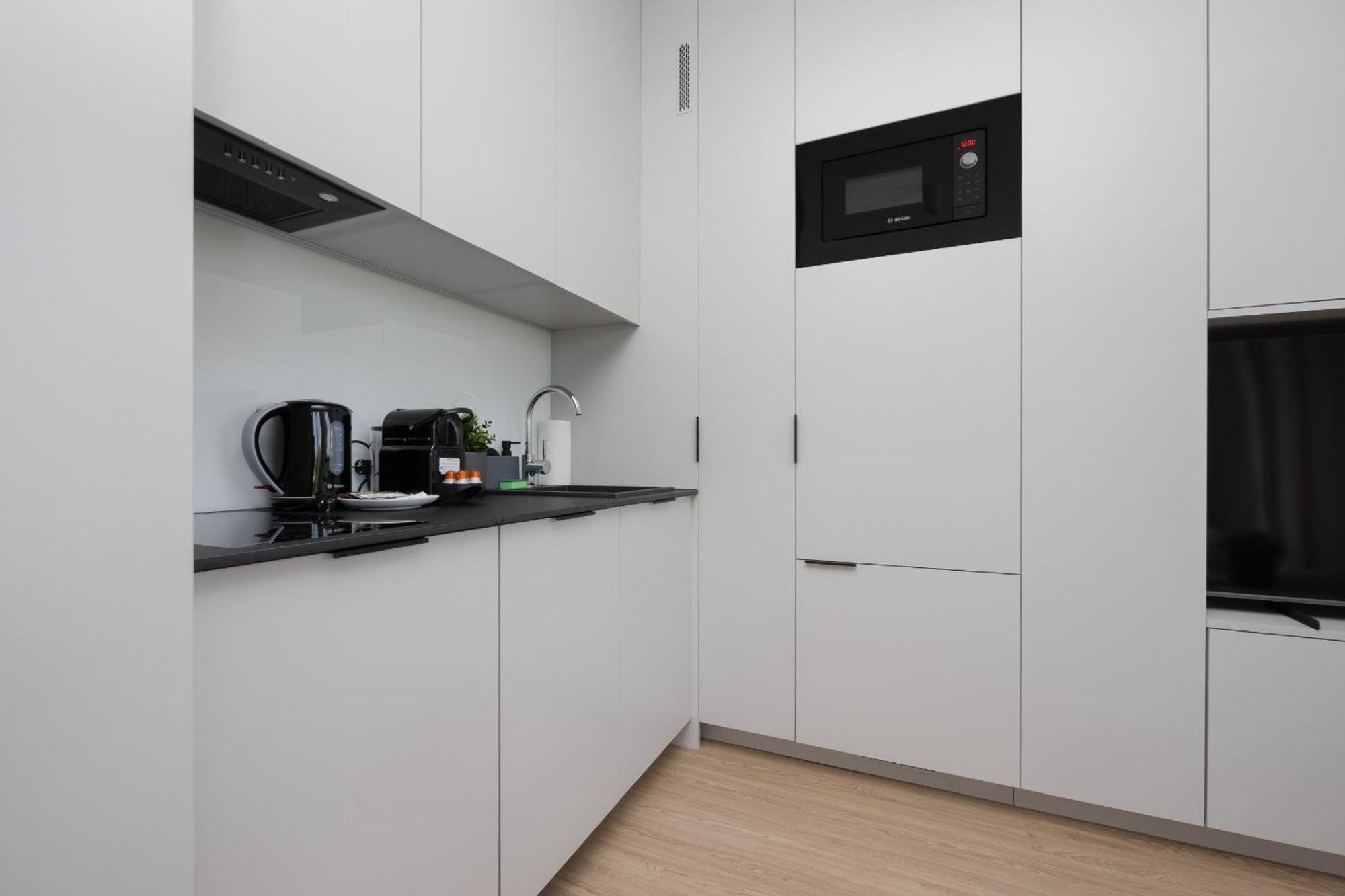Exclusive And Modern In With Air Conditioning And Desk By Renters Prestige Appartement
