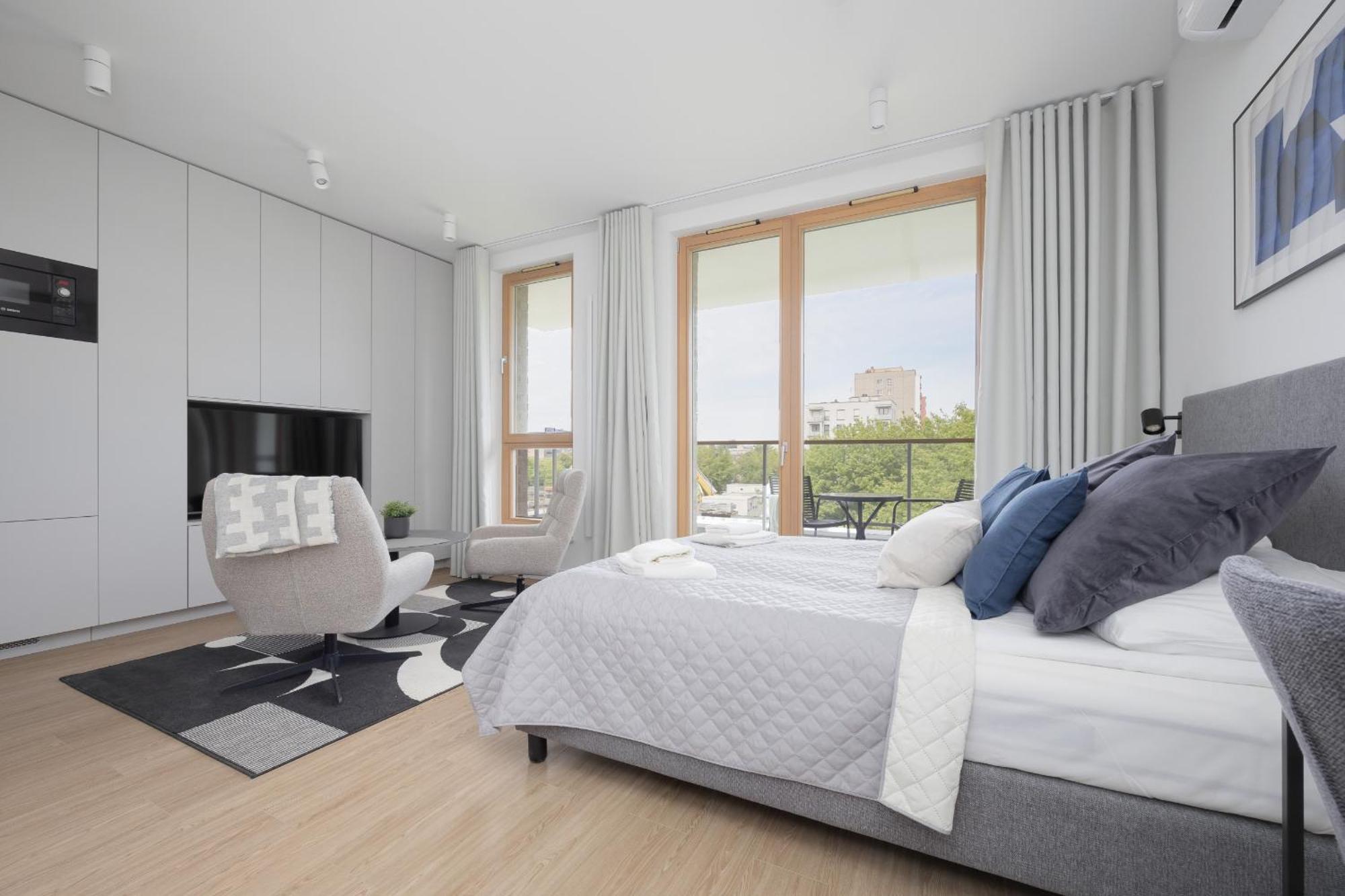 Exclusive And Modern In With Air Conditioning And Desk By Renters Prestige Appartement
