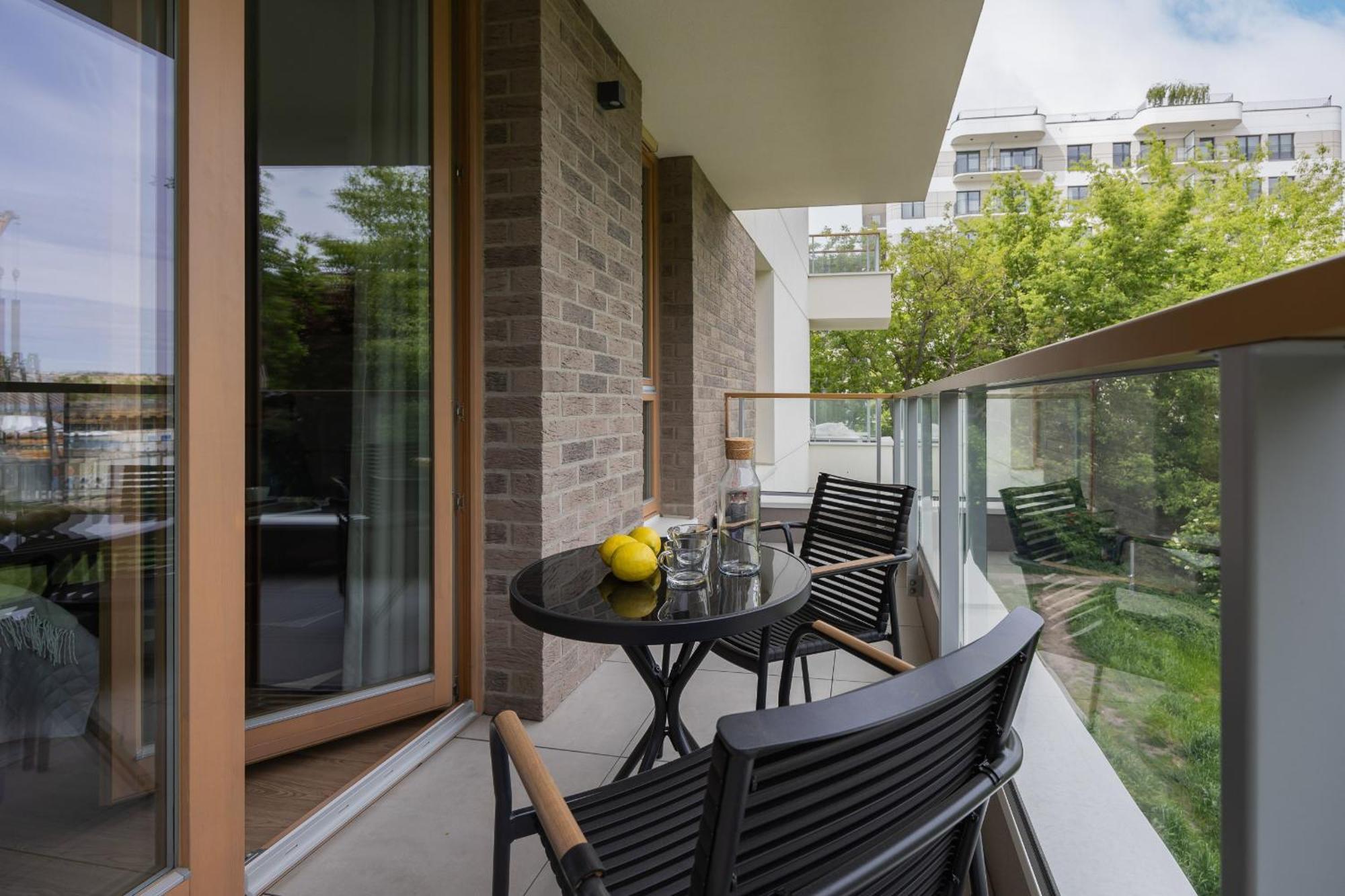 Exclusive And Modern In With Air Conditioning And Desk By Renters Prestige Warschau